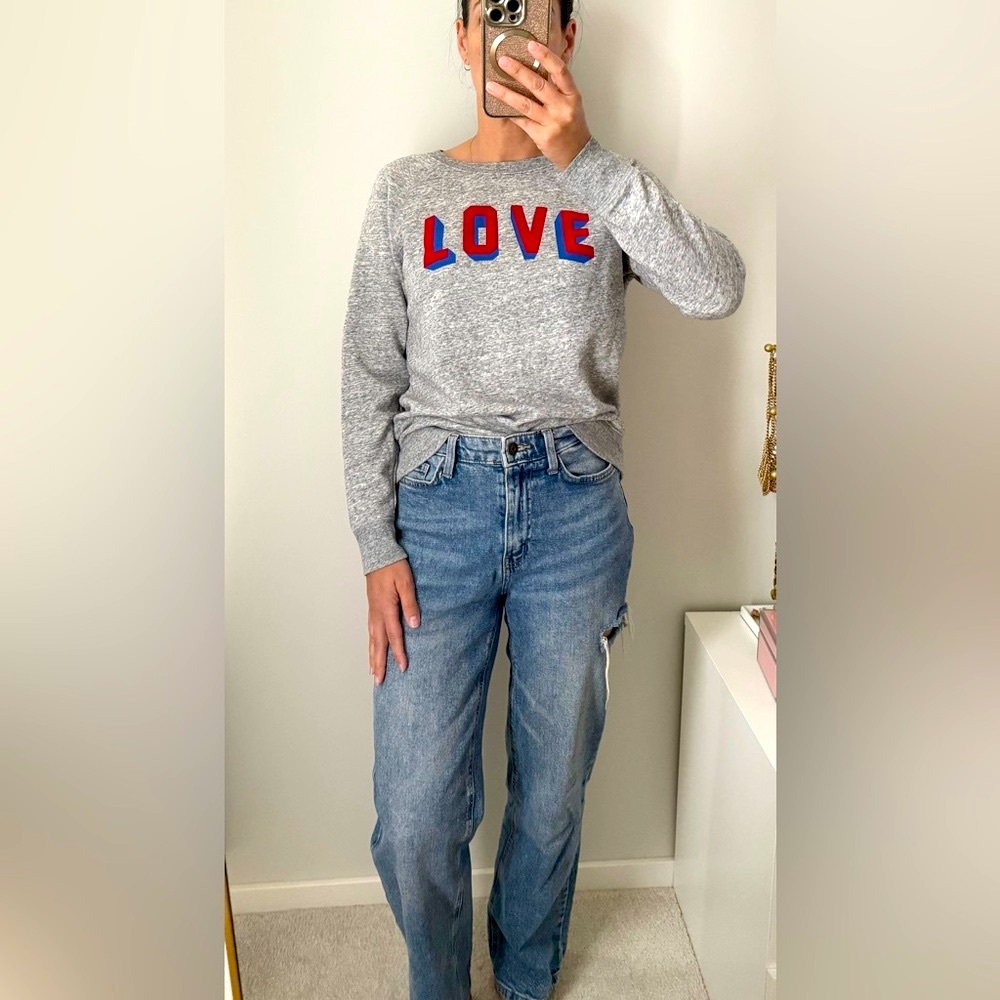 ⭐️ Old Navy ‘Love’ Crewneck Sweatshirt XS